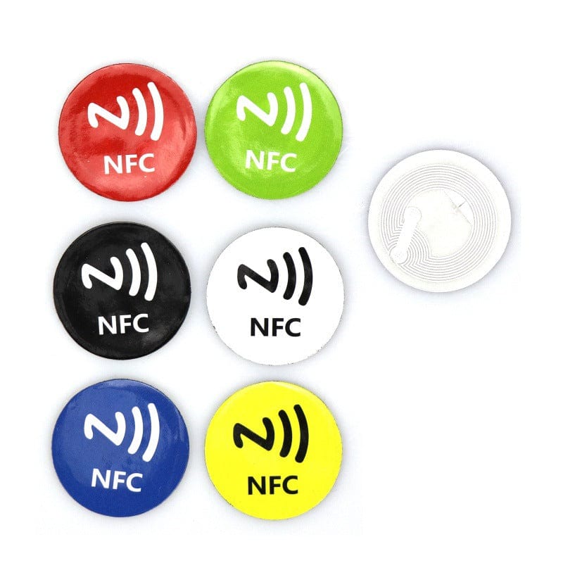 Metallresistenter NFC-Aufkleber auf glattem Untergrund