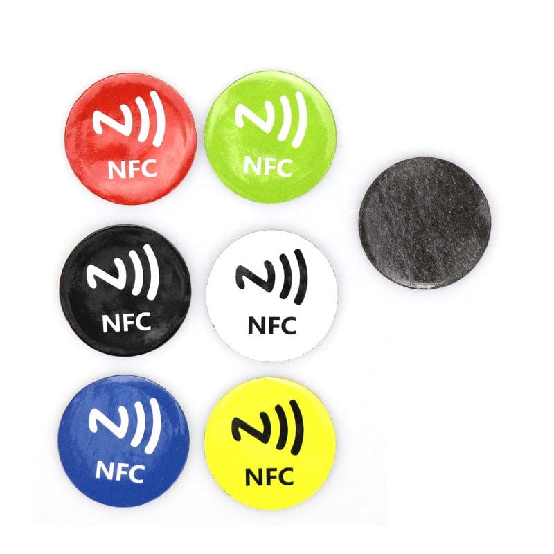 Metallresistenter NFC-Aufkleber im Einsatz für sichere Zugangskontrollen
