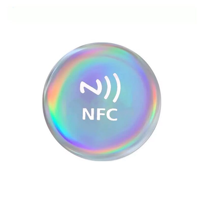 Nahaufnahme eines metallresistenten NFC-Aufklebers mit klaren Details