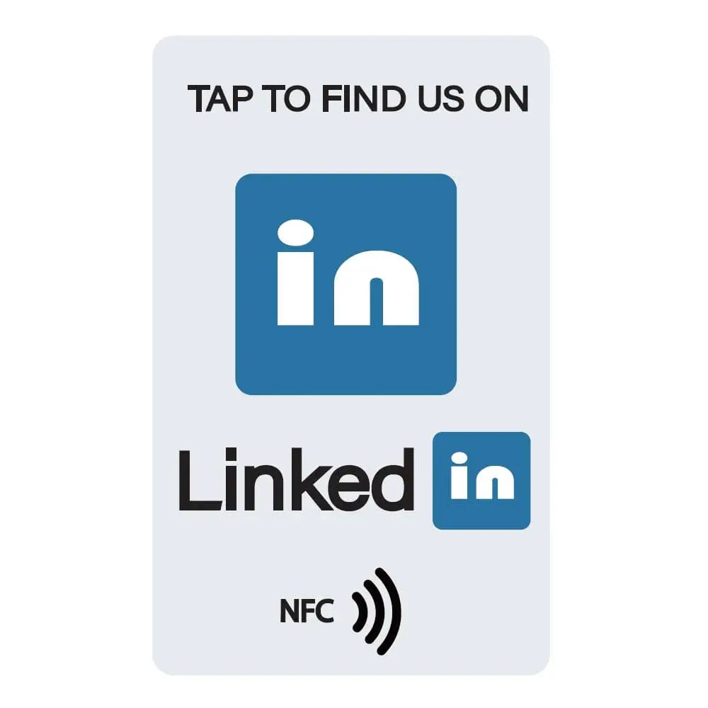 Weiße NFC-Karte mit blauem LinkedIn-Logo, Text "Tap to find us on" und NFC-Symbol unten.