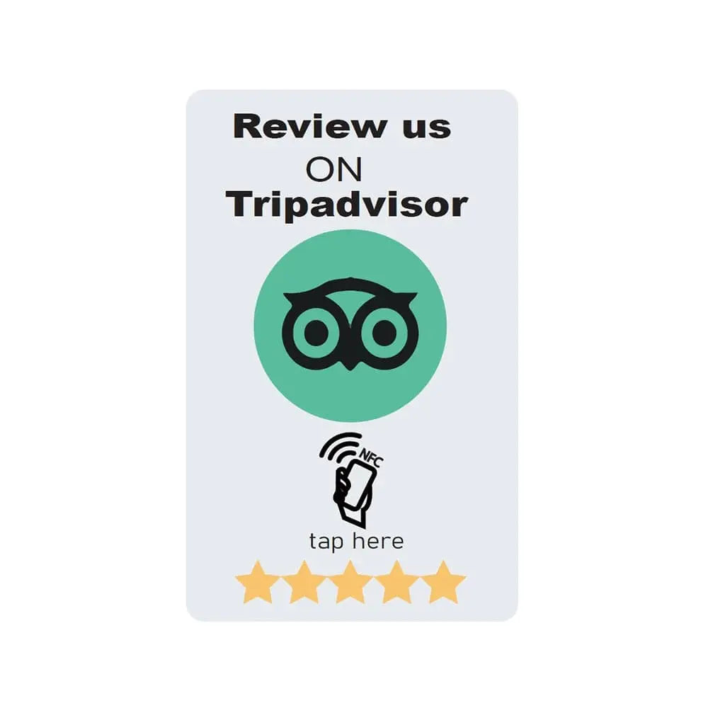 Weiße NFC-Karte mit grünem Tripadvisor-Logo, Text "Review us ON Tripadvisor" und fünf goldenen Sternen.
