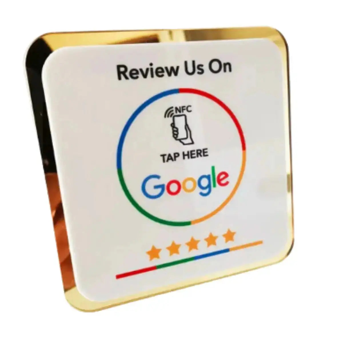 Google-Bewertungsschild mit NFC-Scan-Code auf einem Verkaufstresen