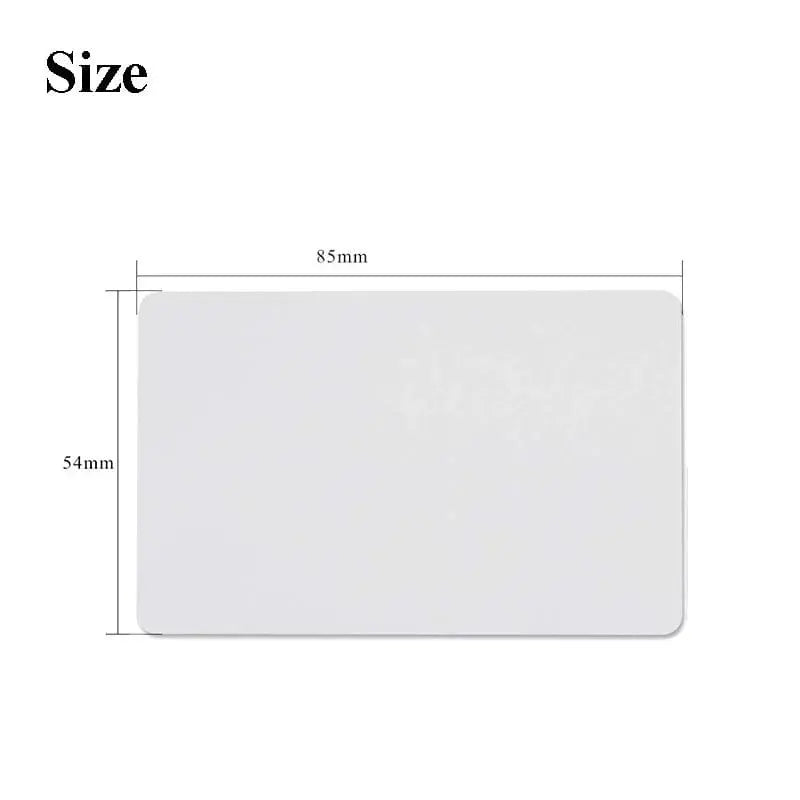 Weiße NFC-Visitenkarte mit abgerundeten Ecken, 85 x 54 mm Maße.