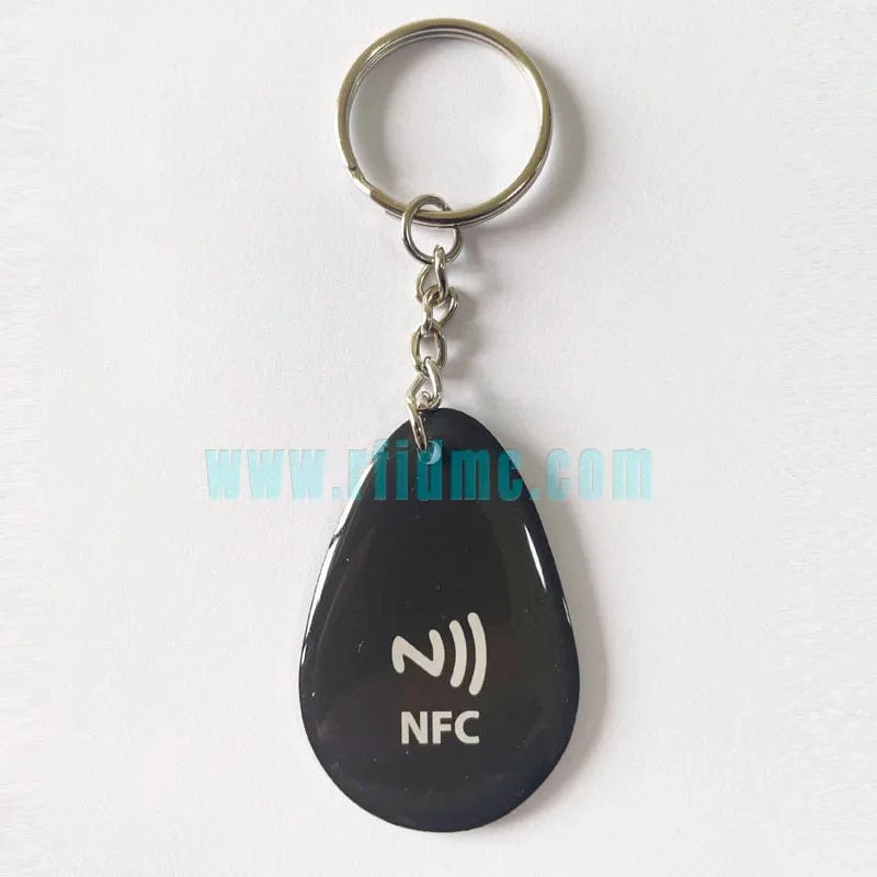 NFC-Schlüsselanhänger aus Epoxidharz für Markenpromotion und individuelle Geschenke.