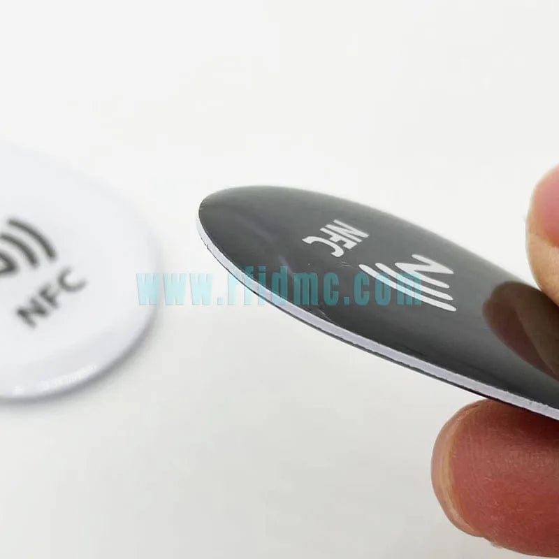 Epoxidharz-NFC-Schlüsselanhänger für personalisierte Geschenke und Werbeaktionen.