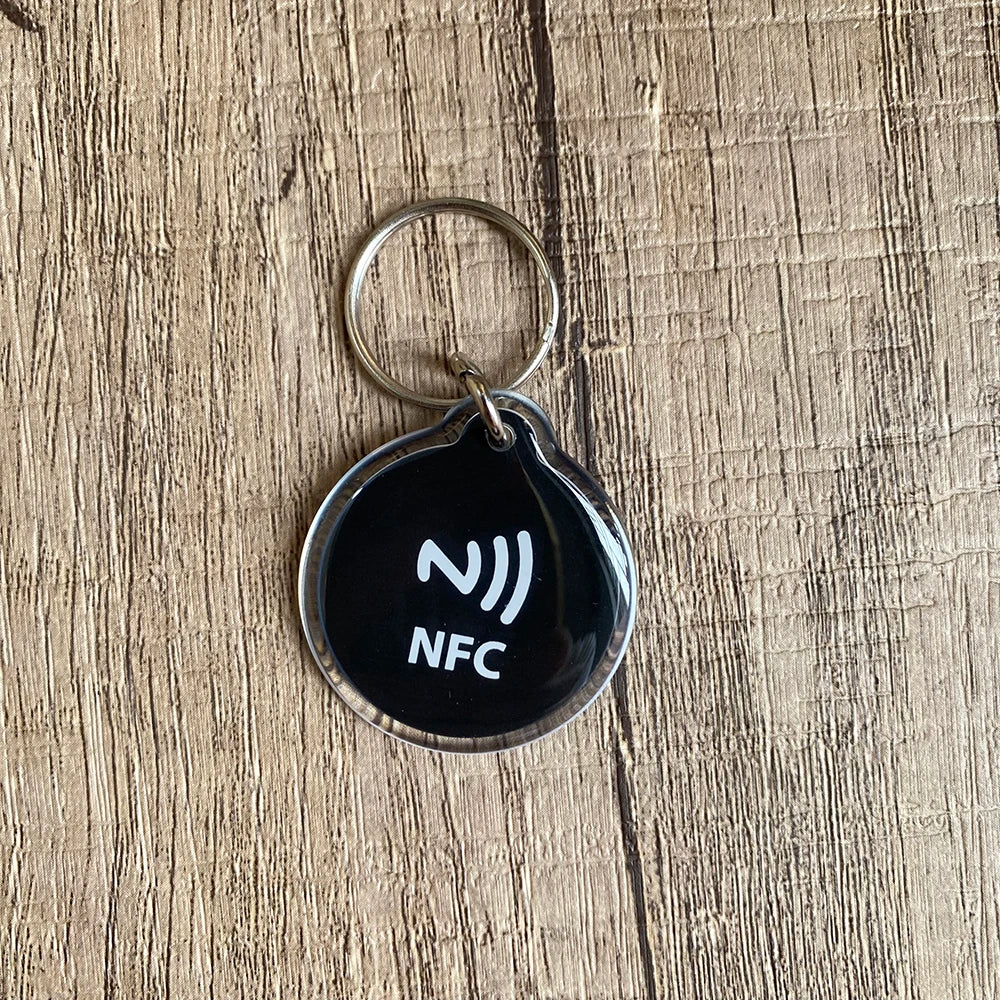 NFC Social Media Key Tag – Instagram, WhatsApp, Facebook & Snapchat | Taggytech