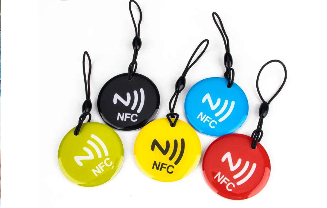 Vielseitige NFC-Tags mit Schlüsselband – perfekt für digitale Visitenkarten, Automatisierungen und kontaktlose Kommunikation.