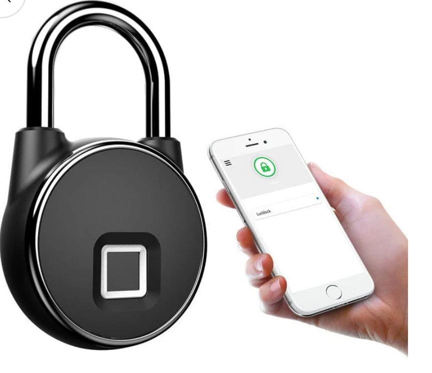 Schwarzes Smart-Lock mit Fingerabdrucksensor, daneben ein Smartphone zur Steuerung – digitales NFC- oder Bluetooth-Schloss für sicheres, schlüsselloses Öffnen.