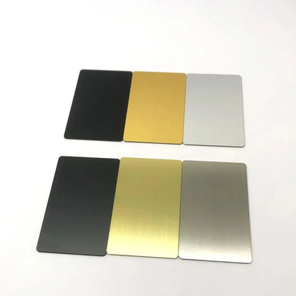 Hochwertige NFC-Businesskarten aus Metall für schnellen Austausch von Kontaktdaten
