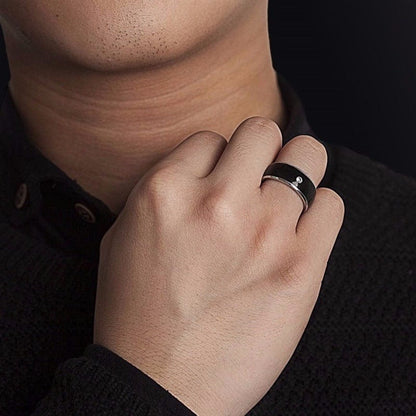 Multifunktionaler NFC-Ring für Social Media Verknüpfungen und Sicherheit
