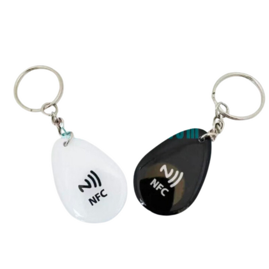 Epoxidharz-NFC-Schlüsselanhänger mit personalisiertem Design für Werbung und Branding.