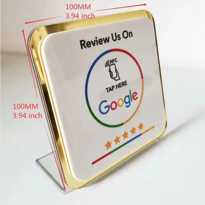 Nahaufnahme des NFC-Scan-Codes auf einem Google-Bewertungsschild