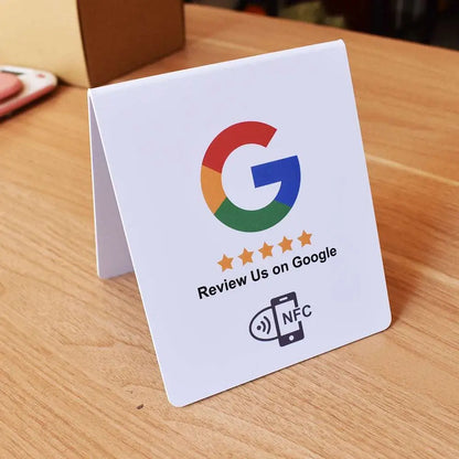 Präsentieren Sie positive Google-Bewertungen direkt auf dem NFC-Display
