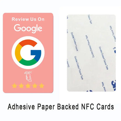 Praktische NFC Google-Bewertungskarten auf einem Kassenbereich für einfache Interaktion
