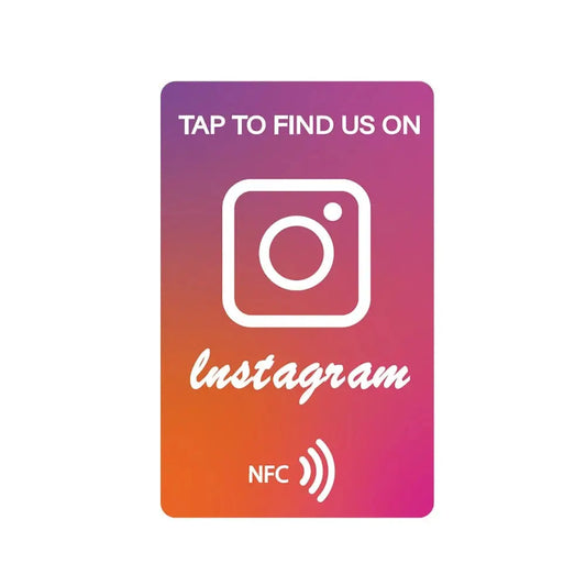Quadratische NFC-Karte mit Instagram-Logo, Farbverlauf von Orange zu Lila, Text "Tap to Find Us On" weiß.