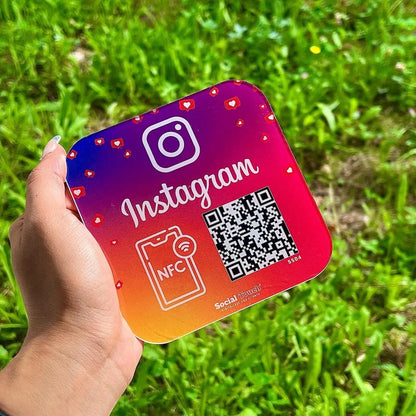 Verstärken Sie Ihre Social Media Präsenz mit dem NFC Bewertungsschild für Google-Bewertungen
