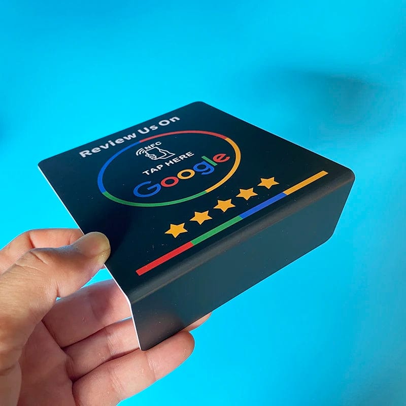 NFC-Tischständer zur Förderung von Google-Bewertungen.