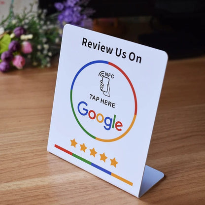 Touchless NFC Tischständer für Google-Bewertungen im Einsatz

