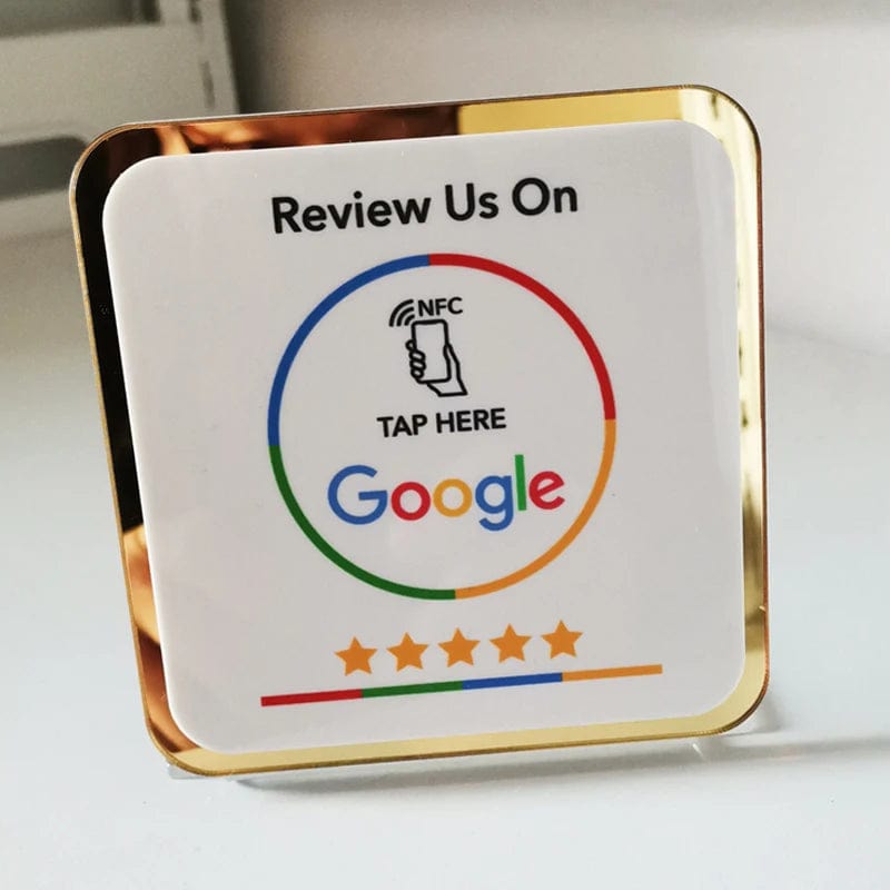 Bewertungsschild mit Google-Logo und klarer Scan-Anleitung