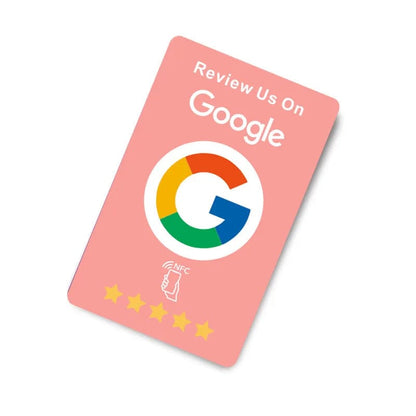 Nahaufnahme einer NFC Google-Bewertungskarte mit QR-Code für schnelle Bewertungen
