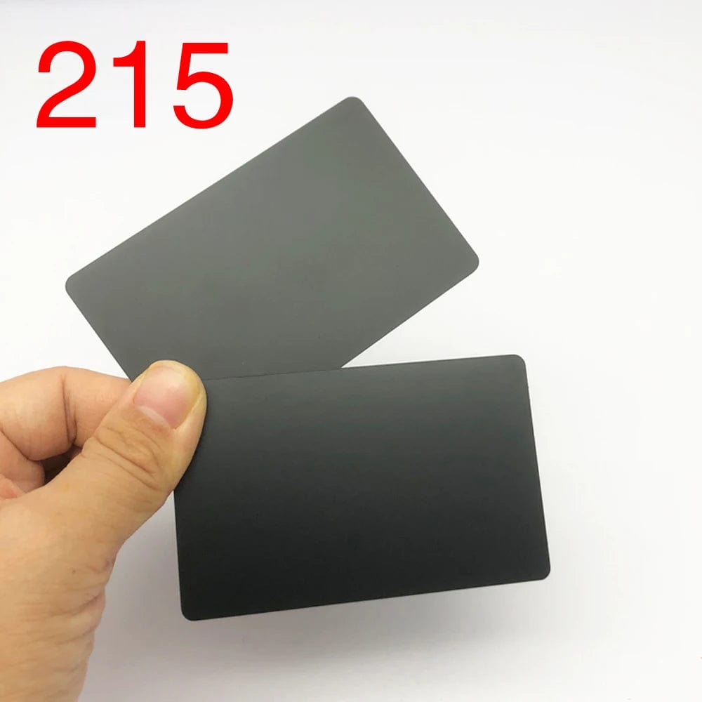 Metallene NFC-Businesskarte im minimalistischen Design für geschäftliche Anwendungen
