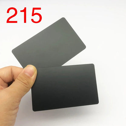 Metallene NFC-Businesskarte im minimalistischen Design für geschäftliche Anwendungen
