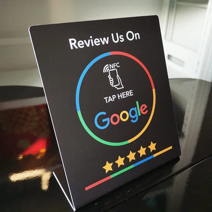 Sammeln Sie Google-Bewertungen direkt mit dem Touchless NFC-Tischständer.

