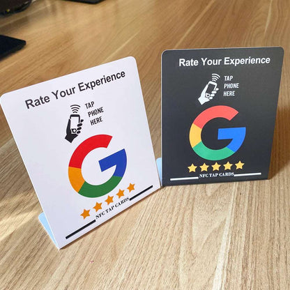 NFC-Tischständer zur Google-Bewertung auf Empfangstresen im Geschäft