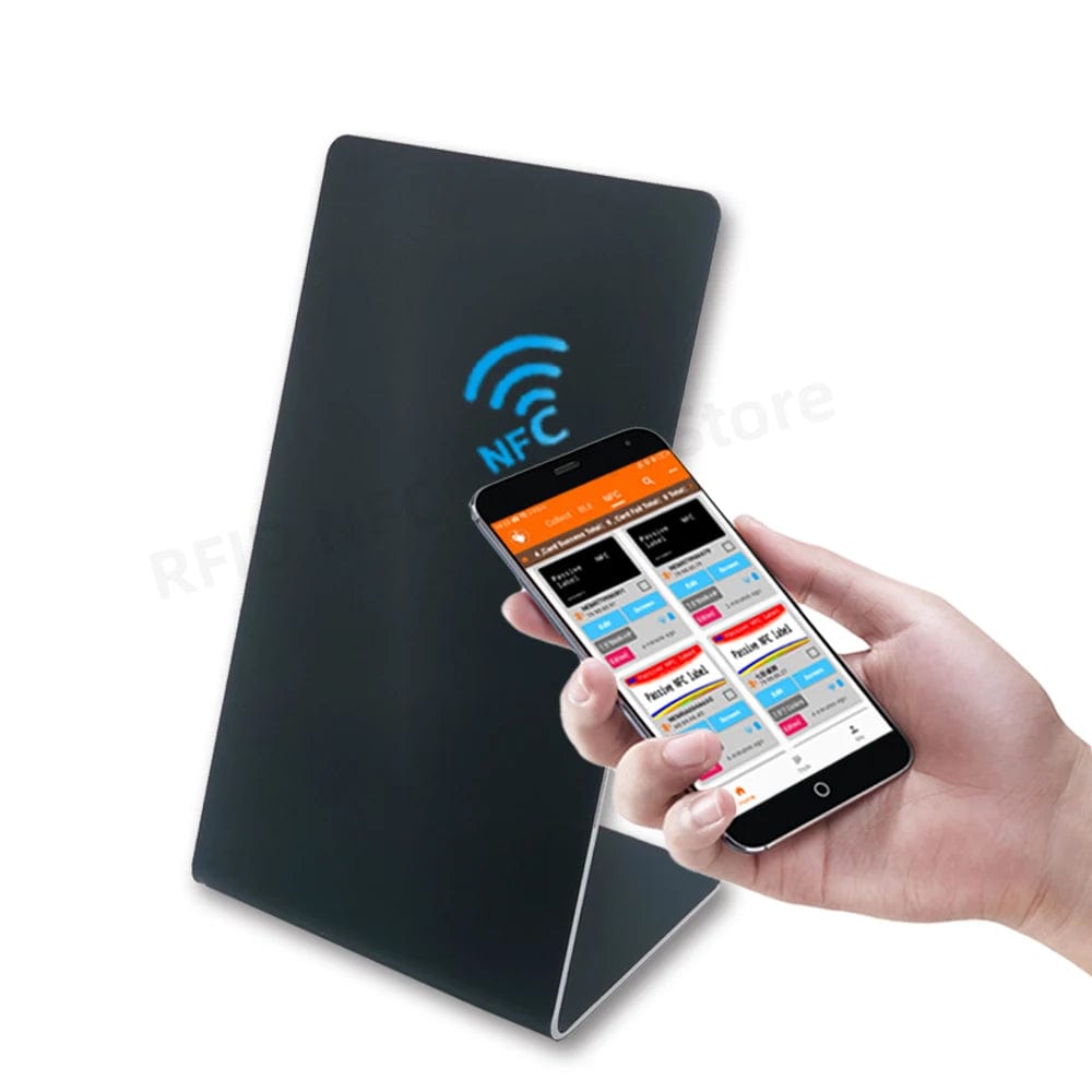Fördern Sie die Kundenbindung mit einem Tischdisplay-NFC-Stand für Bewertungen.

