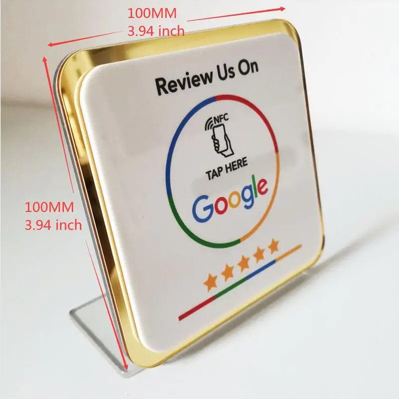 Nahaufnahme des NFC-Scan-Codes auf einem Google-Bewertungsschild