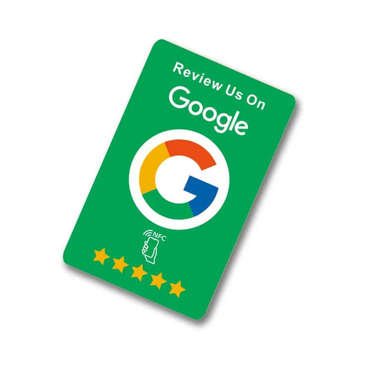 NFC Google-Bewertungskarten auf einem Tisch für einfache Sammlung von Kundenfeedback
